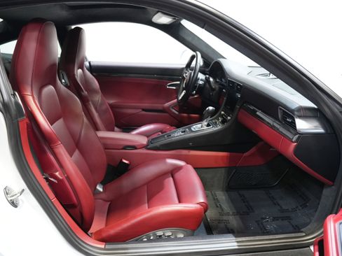 Used 2018 Porsche 911 Turbo S image 30