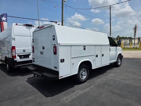 Used 2019 Chevrolet Express 3500 w/ Power Convenience Package RWD image 7