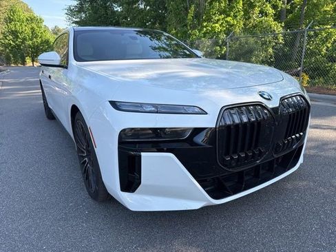 Used 2025 BMW 760i xDrive w/ Executive Package AWD/4WD image 3