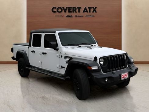 Used 2022 Jeep Gladiator Sport image 7