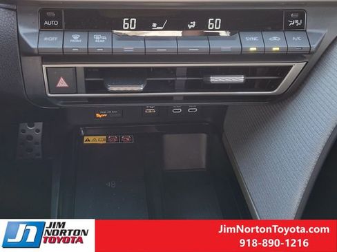 Used 2025 Toyota Camry SE image 22