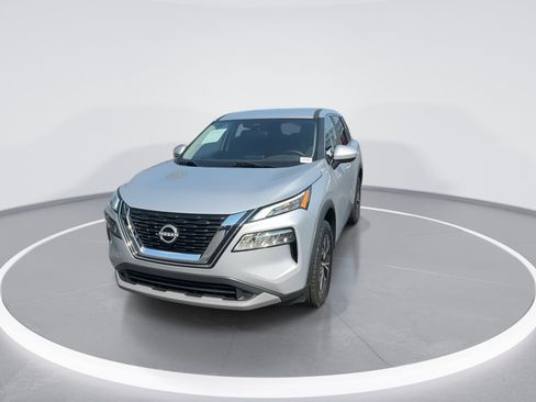 Used 2023 Nissan Rogue SV FWD image 3