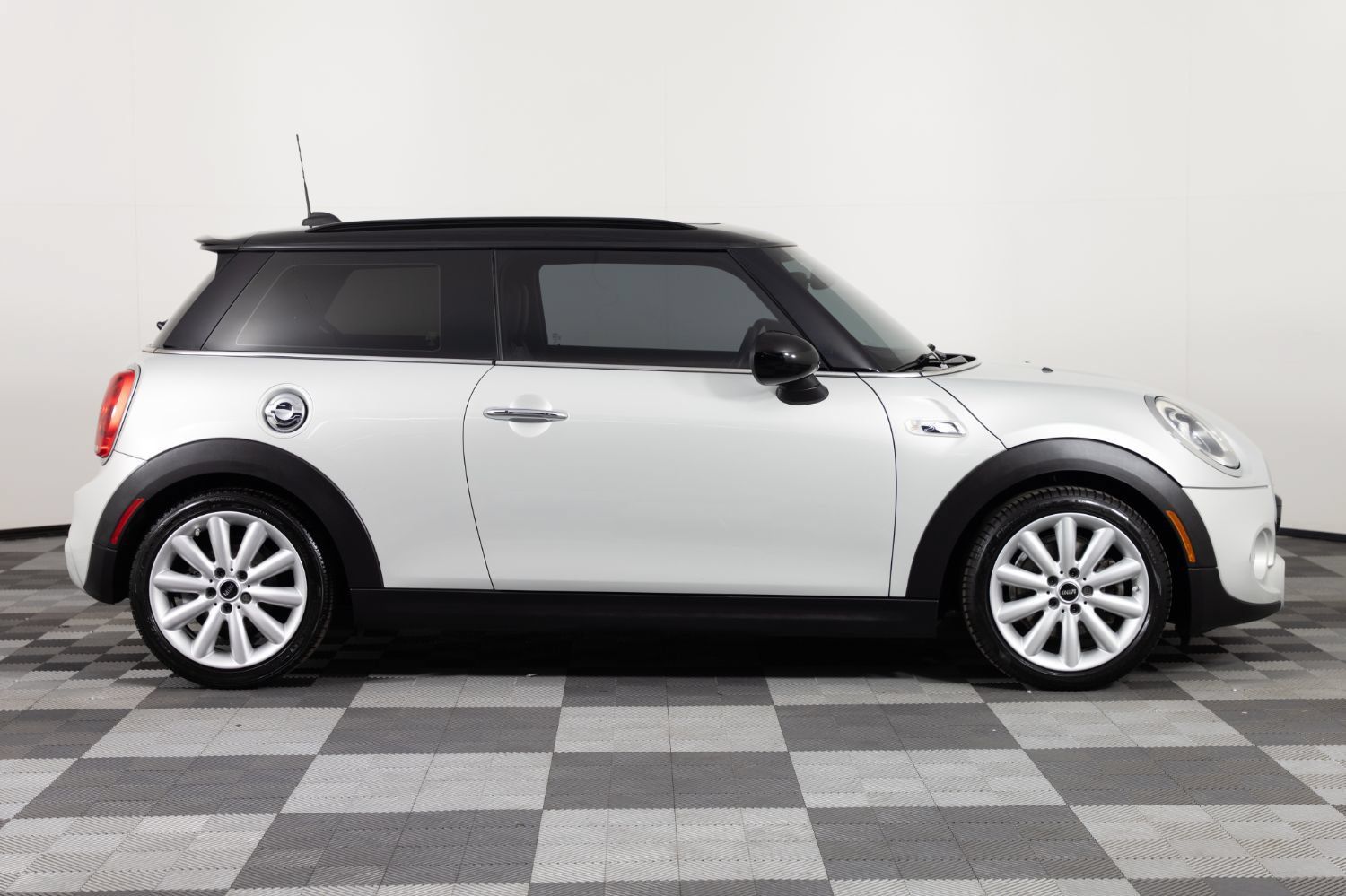 Used 2017 MINI Cooper S FWD image 9