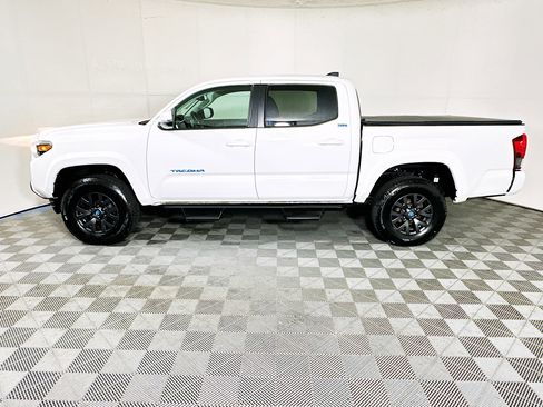 Used 2022 Toyota Tacoma SR5 w/ Technology Package image 6