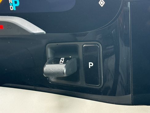 Used 2021 Porsche Taycan image 22