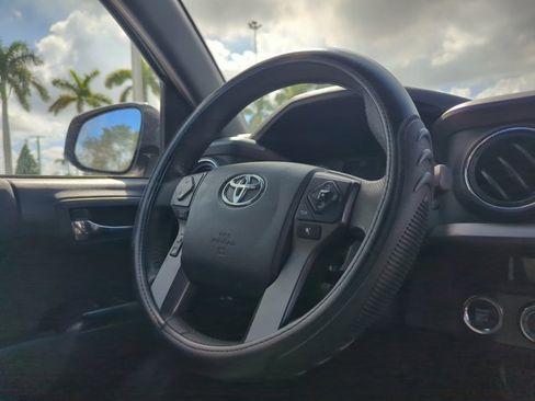 Used 2017 Toyota Tacoma TRD Sport w/ Tow Package (A/T) image 23