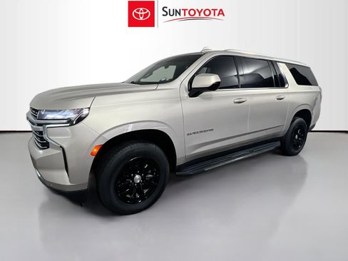 Used 2022 Chevrolet Suburban LT image 9