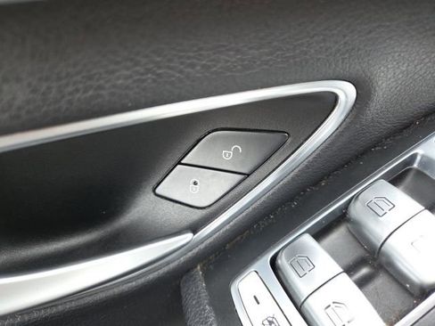 Used 2017 Mercedes-Benz C 300 4MATIC Sedan image 42