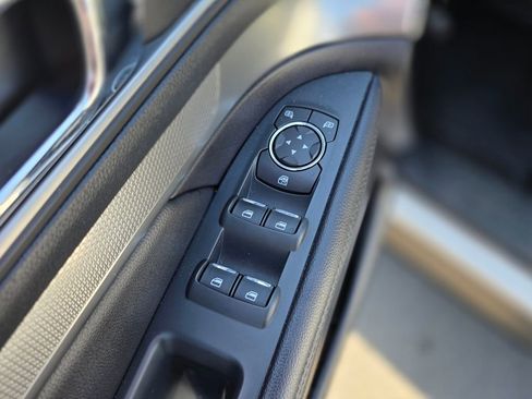 Used 2018 Ford Explorer XLT w/ Equipment Group 201A FWD image 23