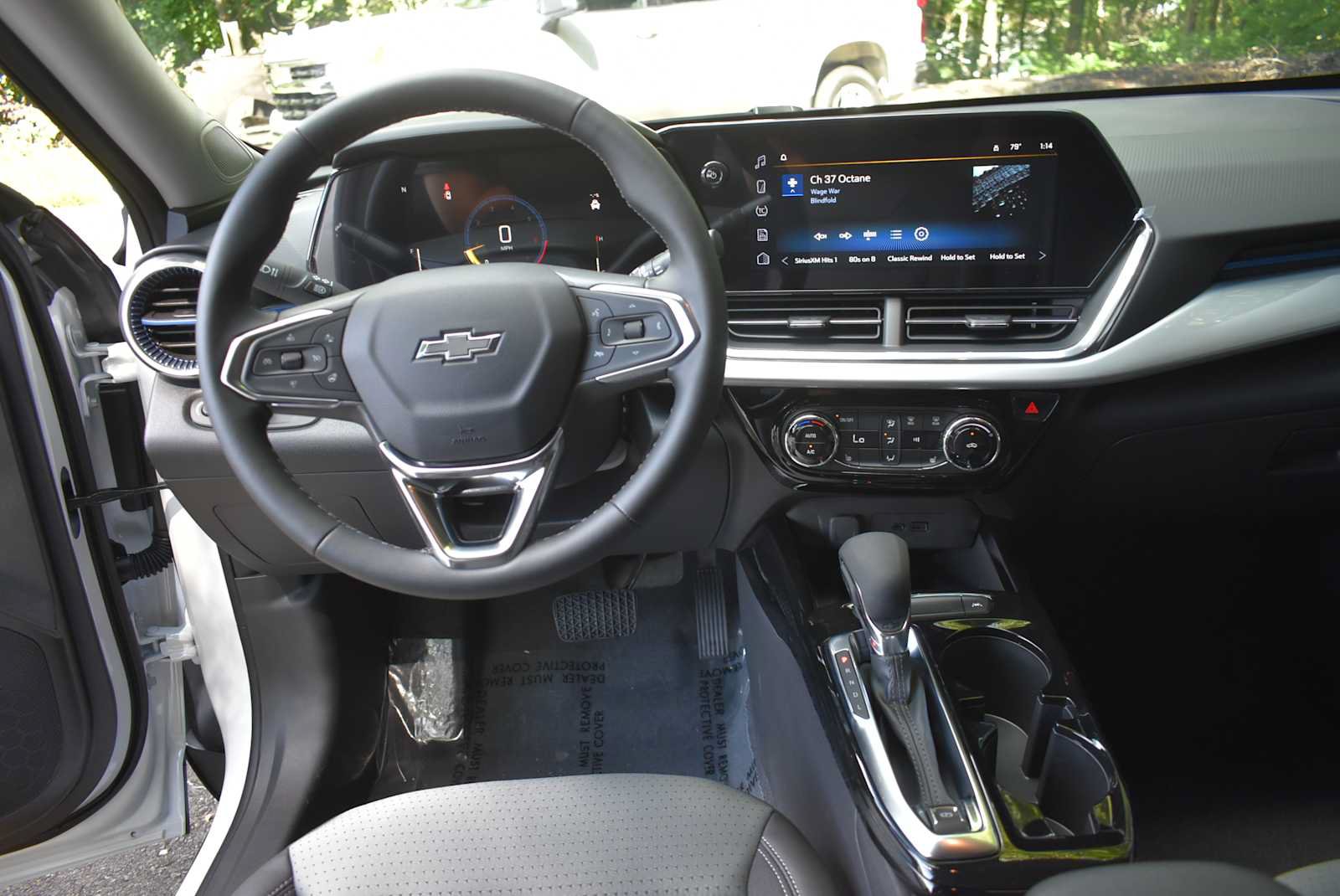 New 2026 Chevrolet Trax LT w/ Sunroof Package FWD image 11