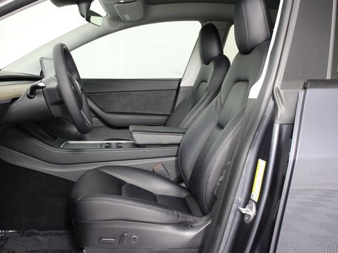 Used 2021 Tesla Model Y Long Range image 29