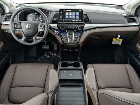 New 2026 Honda Odyssey Touring image 11