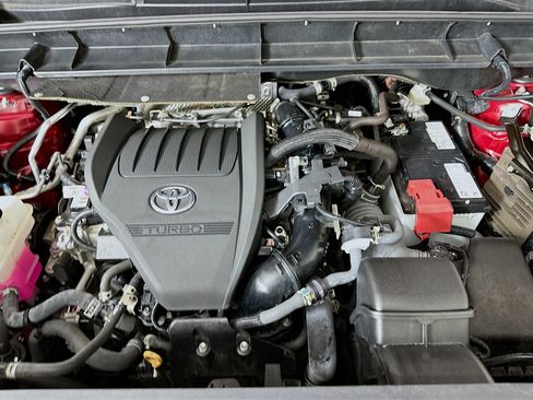 Used 2023 Toyota Highlander LE image 32