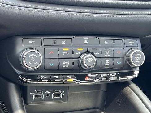 Used 2021 Dodge Durango SXT AWD/4WD image 23