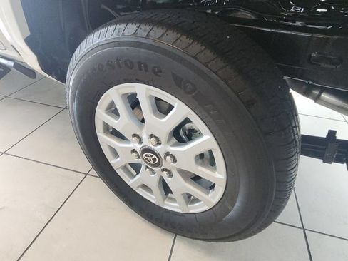 Used 2024 Toyota Tacoma SR AWD/4WD image 38