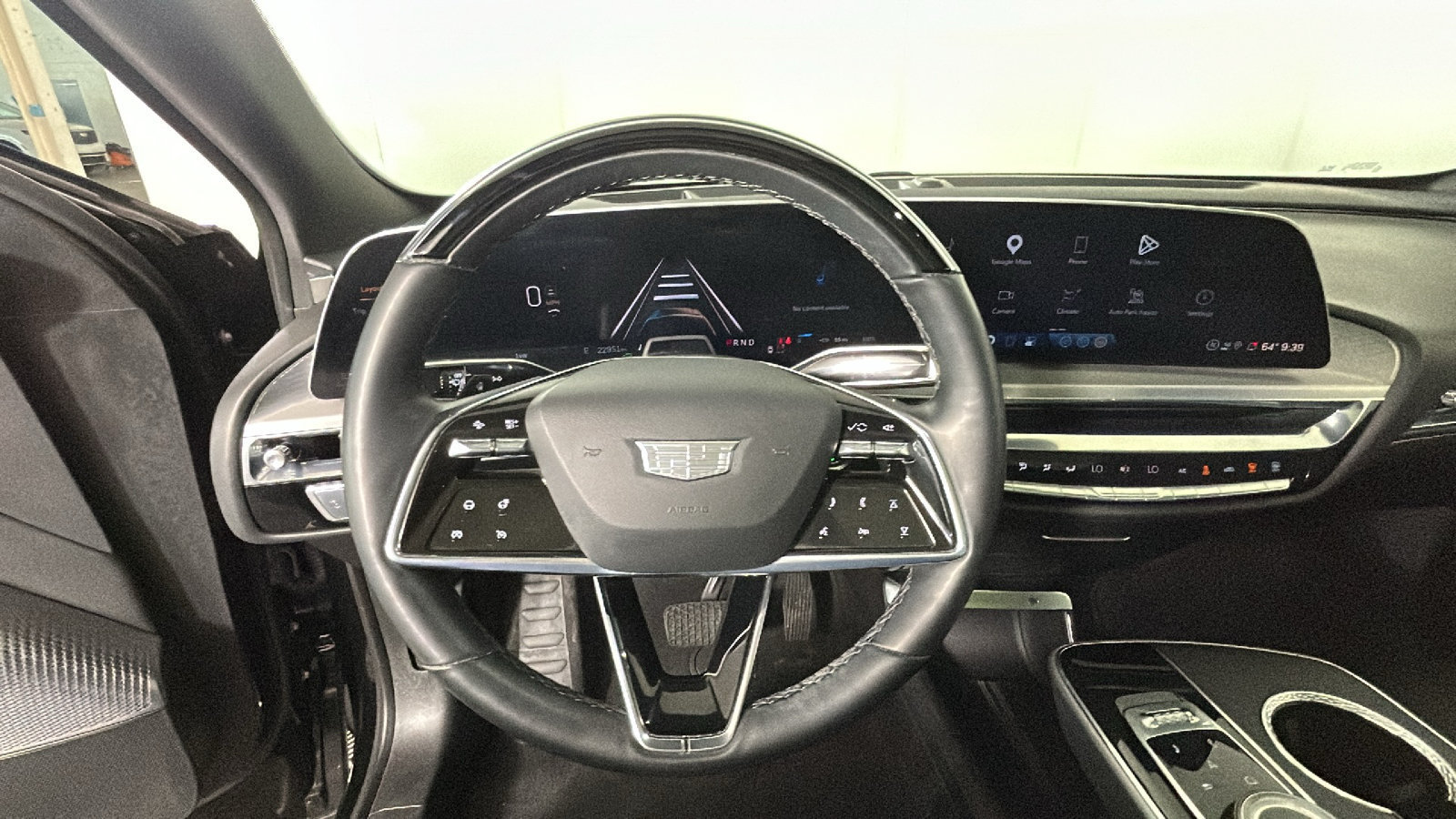 Used 2024 Cadillac Lyriq Luxury RWD image 16