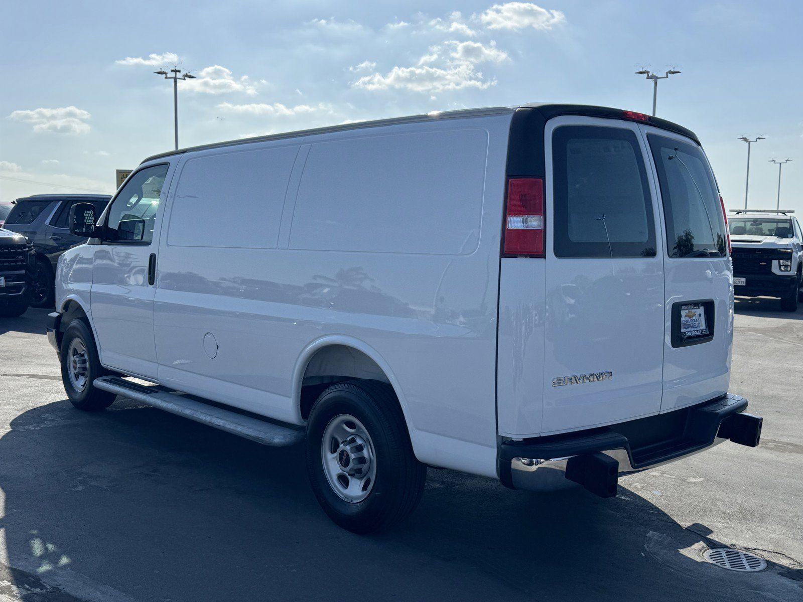 Used 2025 GMC Savana 2500 w/ Driver Convenience Package RWD image 2