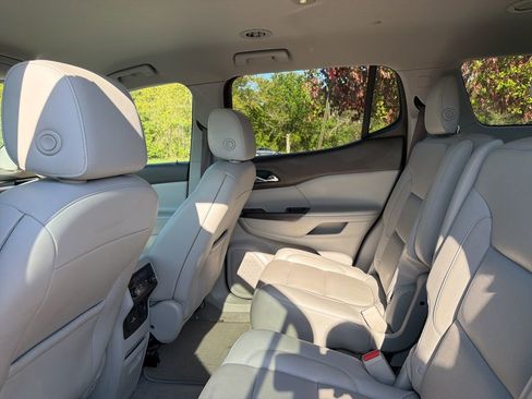 Used 2018 GMC Acadia SLT image 9