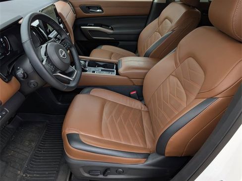 Used 2024 Nissan Pathfinder Platinum w/ Cargo Package image 23