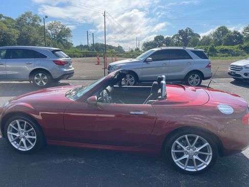 Used 2009 MAZDA MX-5 Miata Touring w/ Suspension Pkg RWD image 15