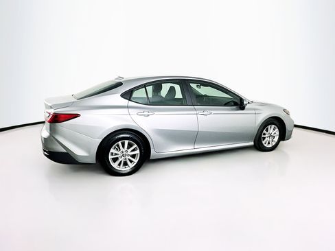 Used 2025 Toyota Camry LE image 10