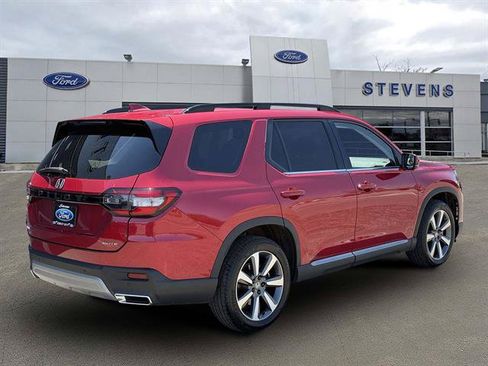 Used 2025 Honda Pilot Elite image 3