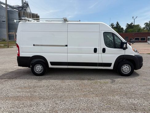 Used 2021 RAM ProMaster 2500 w/ Convenience Group FWD image 2
