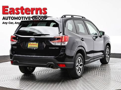 Used 2022 Subaru Forester Premium AWD/4WD image 5