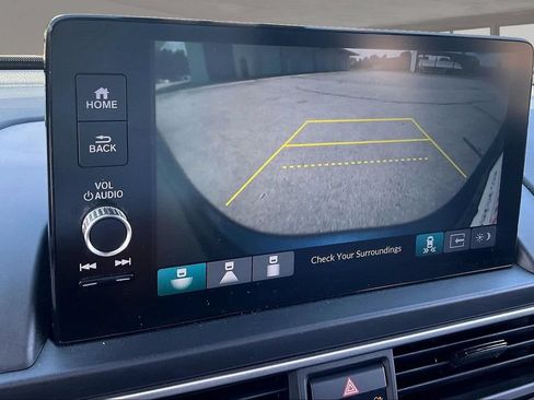 Certified 2025 Honda Pilot Touring image 14