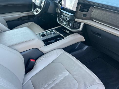 Used 2024 Ford Expedition Max Limited RWD image 19