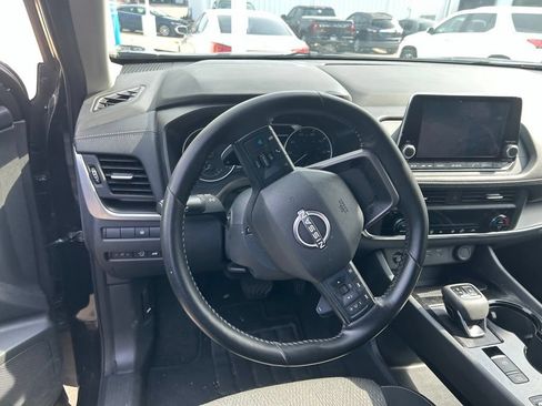 Used 2025 Nissan Rogue SV FWD image 12