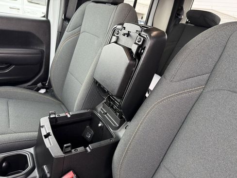 Used 2025 Jeep Gladiator Sport image 28