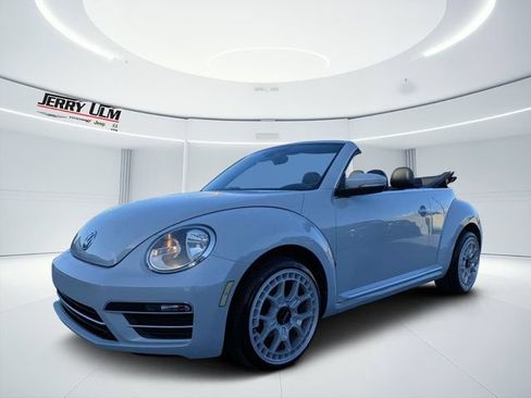 Used 2018 Volkswagen Beetle 2.0T Coast FWD image 12