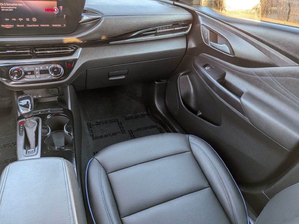 Used 2024 Buick Envista Sport Touring w/ Convenience II Package FWD image 18