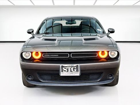 Used 2019 Dodge Challenger SXT RWD image 2