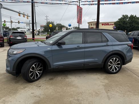 Certified 2025 Ford Explorer ST-Line w/ Premium Package RWD image 11