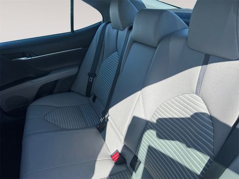 Used 2024 Toyota Camry SE image 13