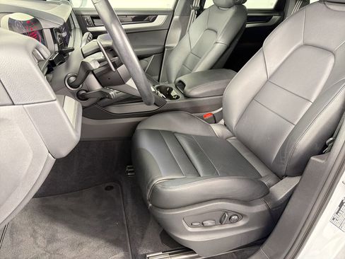 Used 2024 Porsche Cayenne AWD/4WD image 5