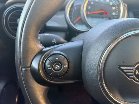 Used 2021 MINI Cooper 4-Door Hardtop w/ Storage Package image 42