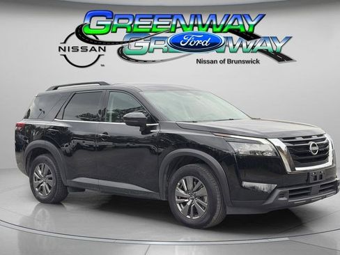 Used 2025 Nissan Pathfinder SV image 1