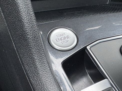 Used 2021 Volkswagen Tiguan SE w/ Panoramic Sunroof Package image 6