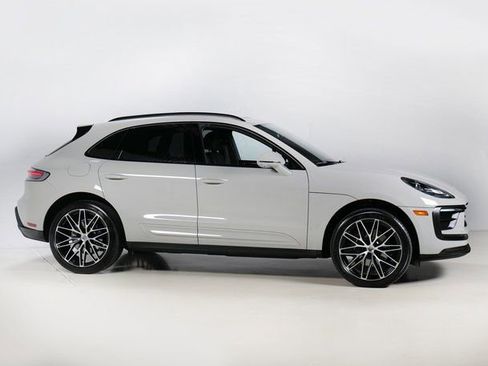 Used 2023 Porsche Macan image 32