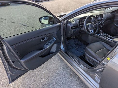 Used 2022 Nissan Sentra SR w/ SR Premium Package image 8