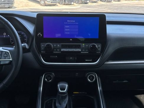 Used 2025 Toyota Grand Highlander FWD image 32
