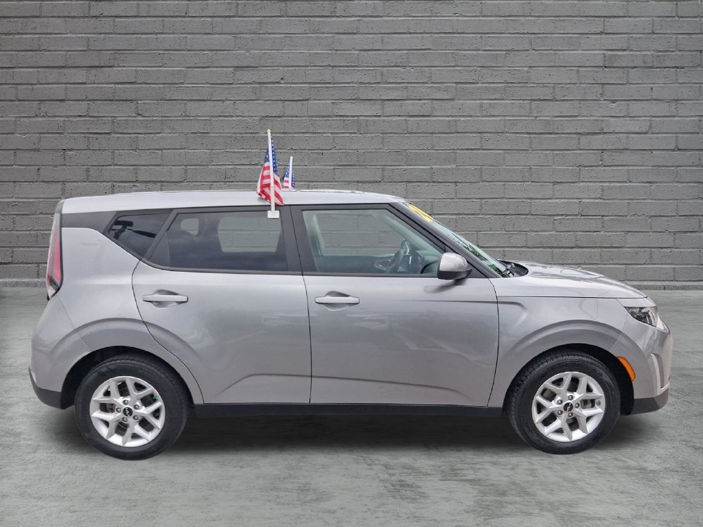 Used 2024 Kia Soul LX w/ Option Group 015 FWD image 11