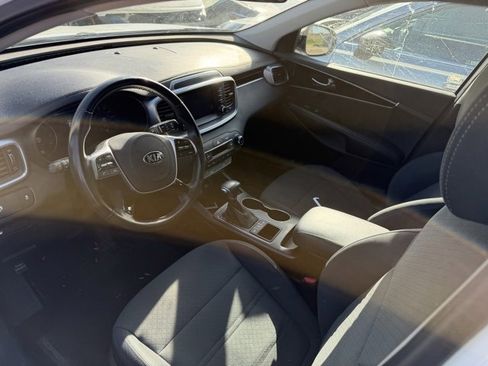 Used 2020 Kia Sorento LX w/ LX I4 Convenience Package image 5