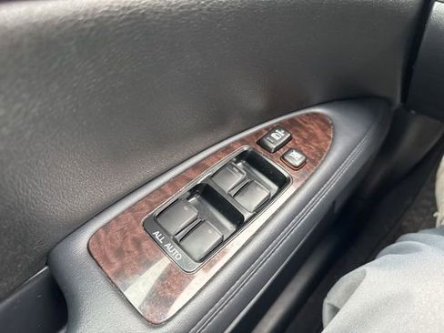 Used 2012 Toyota Avalon Limited image 18