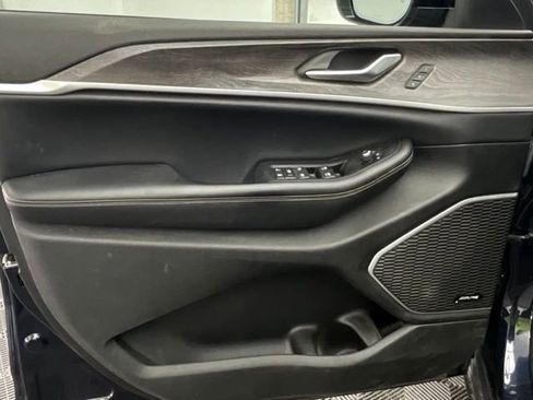 Used 2023 Jeep Grand Cherokee 4WD 4xe w/ Luxury Tech Group II image 16