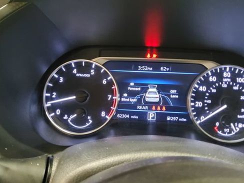 Used 2024 Nissan Sentra SV FWD image 34