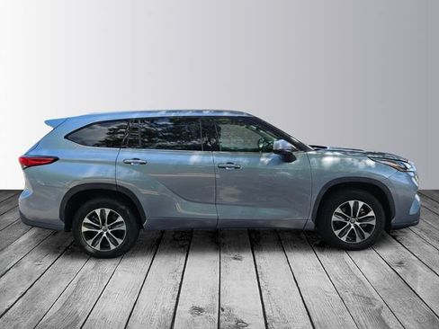 Used 2021 Toyota Highlander XLE FWD image 6
